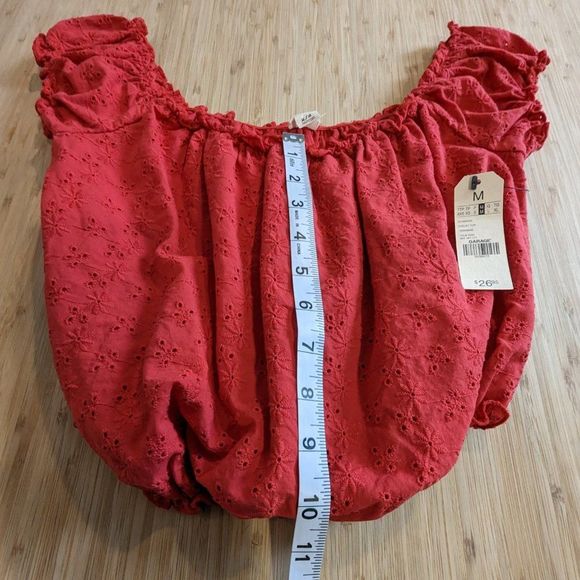 NEW Red Over the Shoulder Crop Top With Florets crochet Size Medium Eyelet Top - Picture 4 of 7